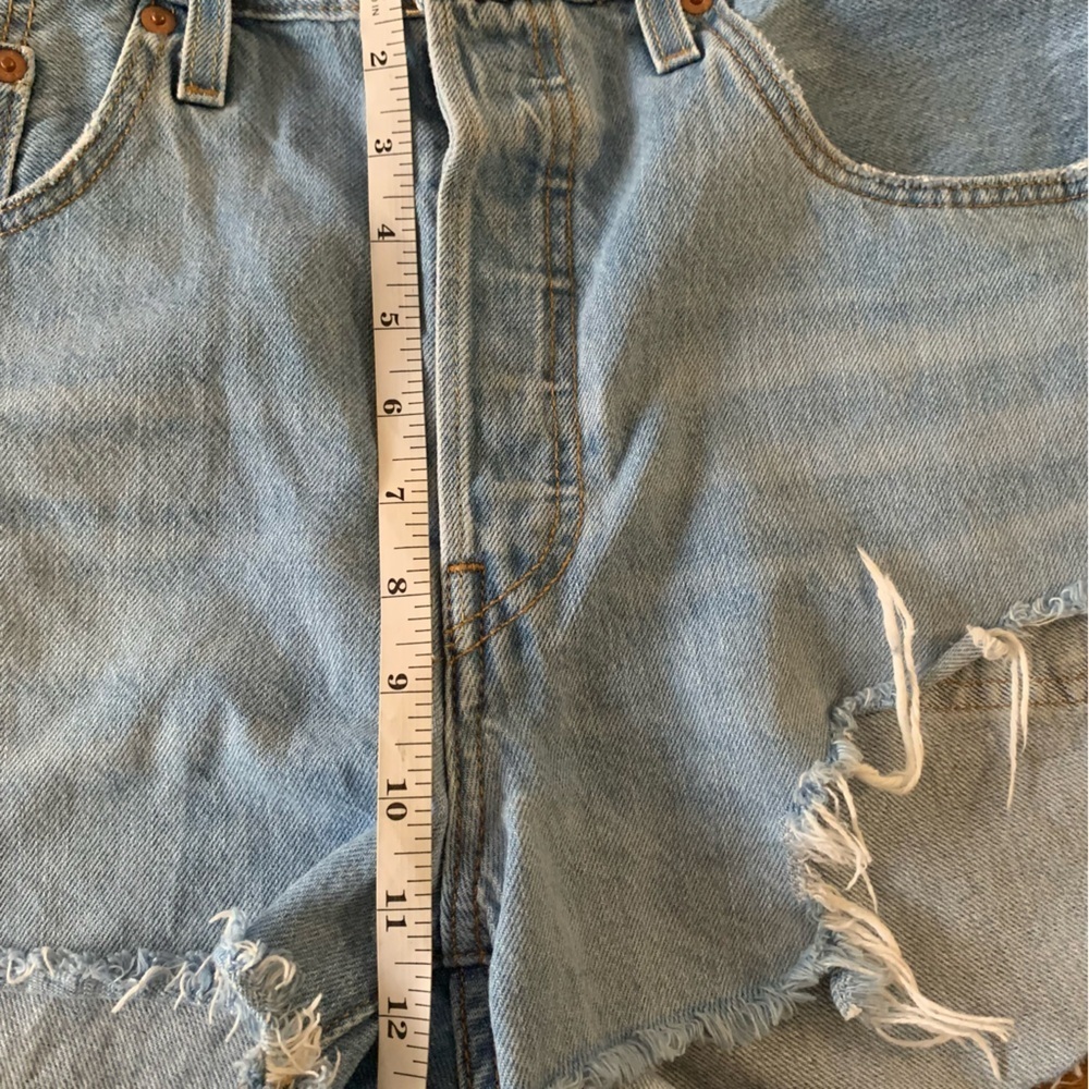 Levi’s 501 Buttonfly High Rise Super Distressed Light Wash Denim Shorts Sz 31 - Picture 9 of 10